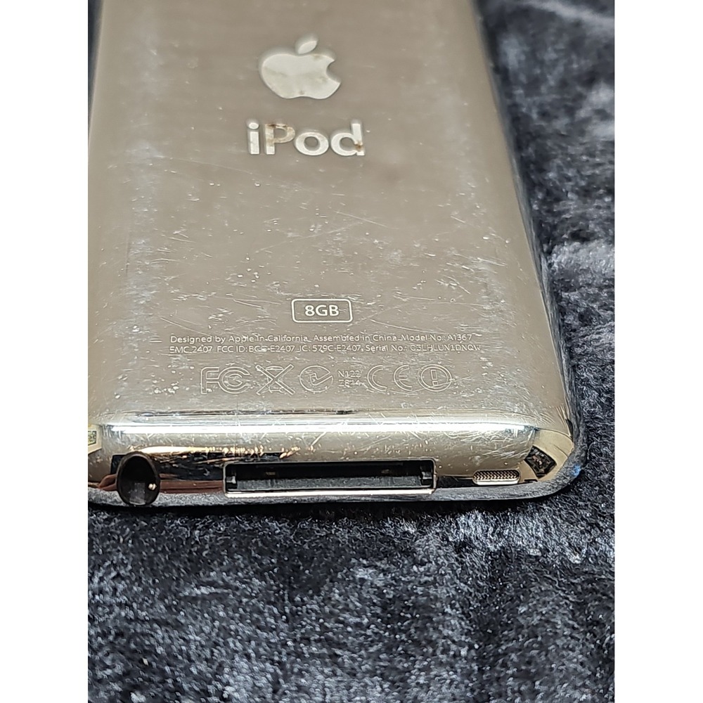 Apple iPod Touch 4th Gen WHITE & SILVER | Model A1367 | 8GB | RESET - Picture 3 of 10